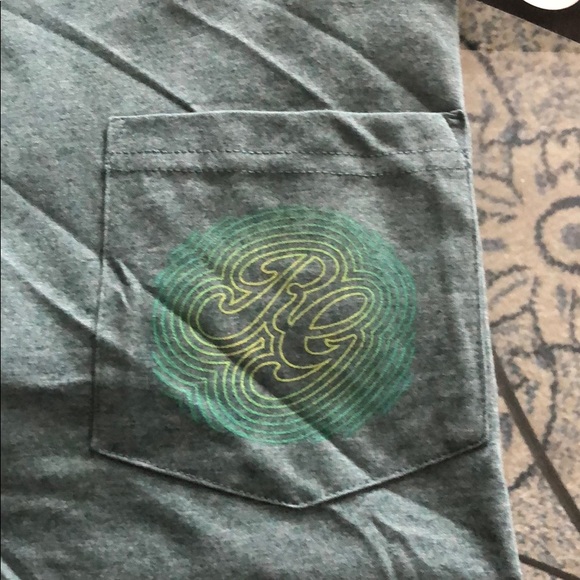 T Shirt NWT - Picture 2 of 3